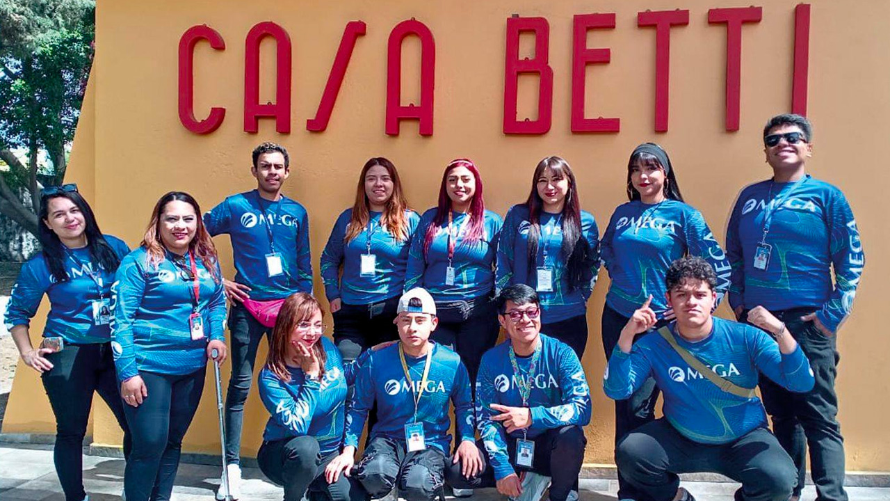 Mega con su programa "Sonrisas en acción" visitó Casa Betti